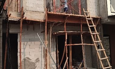 RUMAH MEWAH 2 LANTAI ROW JALAN BESAR TANAH LUAS BEBAS BANJIR