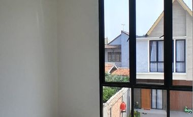 CLUSTER RUMAH MEWAH TERNYAMAN ROW JLN BESAR DILENGKAPI TAMAN & LAMPU