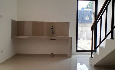 CLUSTER TERNYAMAN RUMAH MEWAH 2 LANTAI ROW JALAN BESAR ADA TAMAN