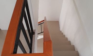 CLUSTER TERNYAMAN RUMAH MEWAH 2 LANTAI ROW JALAN BESAR ADA TAMAN