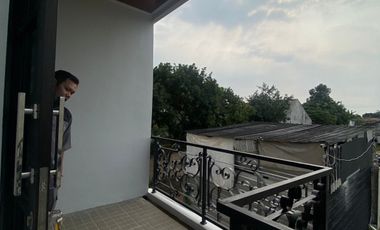 RUMAH MEWAH FASILITAS LENGKAP DEKAT LRT &TOL BEBAS BANJIR