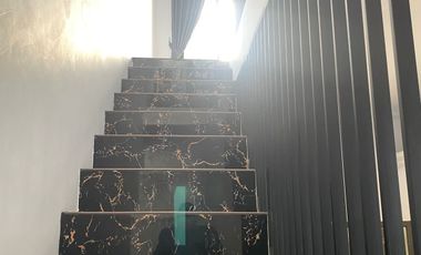 RUMAH MEWAH FASILITAS LENGKAP DEKAT LRT &TOL BEBAS BANJIR