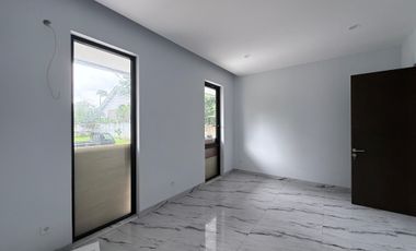 HOEK SUTERA FERONIA PARK ALAM SUTERA ada Private Lift