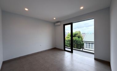 HOEK SUTERA FERONIA PARK ALAM SUTERA ada Private Lift