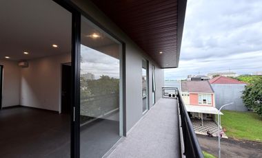 HOEK SUTERA FERONIA PARK ALAM SUTERA ada Private Lift