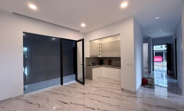 HOEK SUTERA FERONIA PARK ALAM SUTERA ada Private Lift