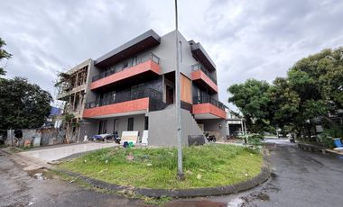 HOEK SUTERA FERONIA PARK ALAM SUTERA ada Private Lift