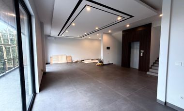 HOEK SUTERA FERONIA PARK ALAM SUTERA ada Private Lift