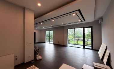 HOEK SUTERA FERONIA PARK ALAM SUTERA ada Private Lift