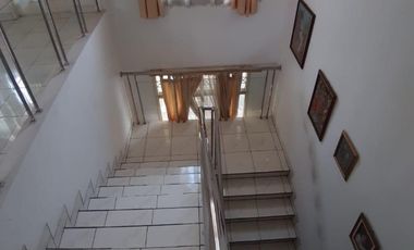 Rumah besar Villa Indah Pajajaran