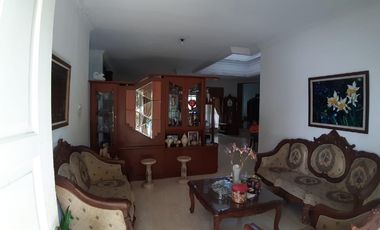 Rumah besar Villa Indah Pajajaran