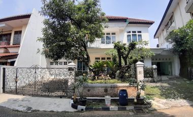 Rumah besar Villa Indah Pajajaran