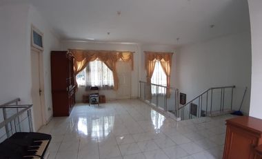 Rumah besar Villa Indah Pajajaran