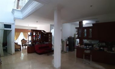 Rumah besar Villa Indah Pajajaran