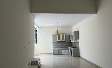 rumah cantik 1.5lantai tepi mangesti raya Gentan solo