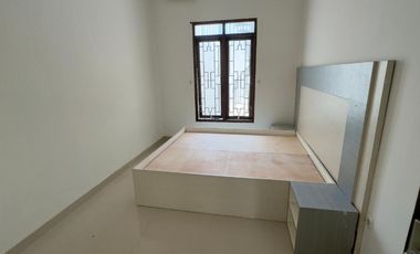 rumah cantik 1.5lantai tepi mangesti raya Gentan solo