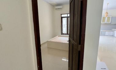 rumah cantik 1.5lantai tepi mangesti raya Gentan solo