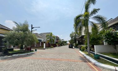 rumah cantik 1.5lantai tepi mangesti raya Gentan solo