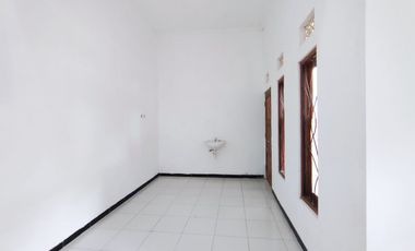 rumah cantik bersih siap huni dekat luwea gentan