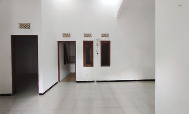 rumah cantik bersih siap huni dekat luwea gentan