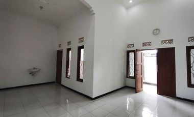 rumah cantik bersih siap huni dekat luwea gentan