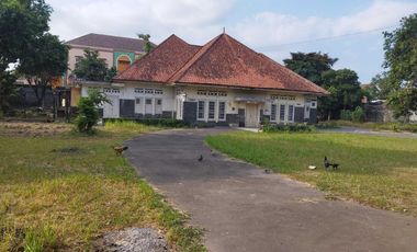 Tanah bonus bangunan dibarat Keraton , cocok untuk rumah sakit/sekolah