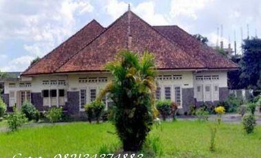 Tanah bonus bangunan dibarat Keraton , cocok untuk rumah sakit/sekolah