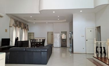 Disewakan rumah di taman beverly golf karawaci