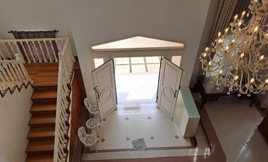 Disewakan rumah di taman beverly golf karawaci