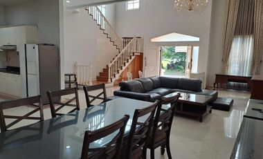 Disewakan rumah di taman beverly golf karawaci