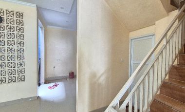 rumah mewah 2 lantai jual d bawah pasaran kamar tidur 4