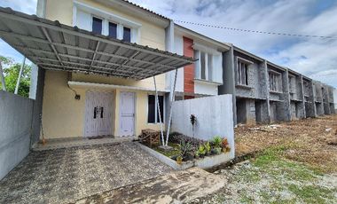 rumah mewah 2 lantai jual d bawah pasaran kamar tidur 4