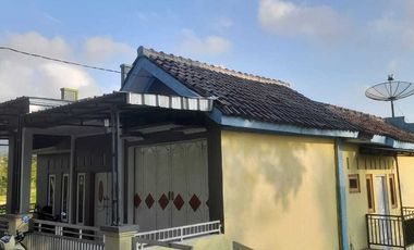 Rumah di jalan Raya Gibug Cigadung Kuningan Jawa Barat