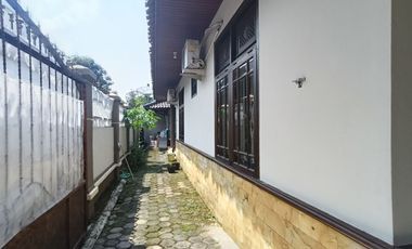 Rumah Etnic Luas 325m² Kokoh Selangkah ke Jl Adi Sumarmo Surakarta