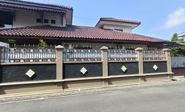 Rumah Etnic Luas 325m² Kokoh Selangkah ke Jl Adi Sumarmo Surakarta