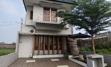 Rumah finishing 2 lantai di 1,8 km  selatan Rs Dr Oen Solo Baru