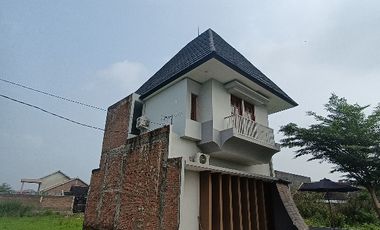 Rumah finishing 2 lantai di 1,8 km  selatan Rs Dr Oen Solo Baru