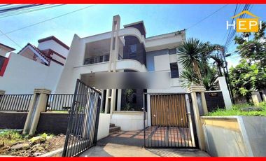 Rumah Murah di Bukit Sari Banyumanik, 2 Lantai SHM Butuh Renovasi