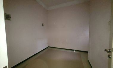 Rumah Murah di Bukit Sari Banyumanik, 2 Lantai SHM Butuh Renovasi