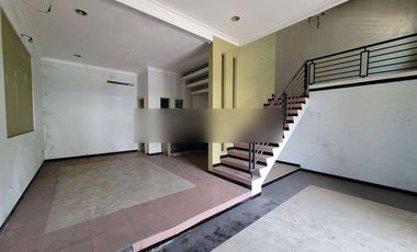 Rumah Murah di Bukit Sari Banyumanik, 2 Lantai SHM Butuh Renovasi