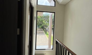 Dijual Rumah 2 Lantai Konsep Modern, Royal Spring Cluster Palm Spring