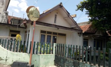 Tanah berikut Bangunan Dijual dekat Jogjatronik Yogya, Lt 715m2