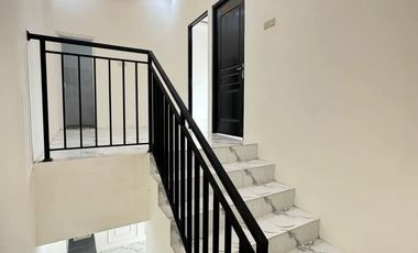 Rumah Bagus Berbalcon LT122m² Luas Murah