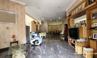 DISEWA RUMAH  DI PHINISI INDAH, HOEK, TAMAN LUAS, JARANG ADA