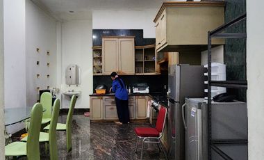 DISEWA RUMAH  DI PHINISI INDAH, HOEK, TAMAN LUAS, JARANG ADA