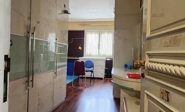 DISEWA RUMAH  DI PHINISI INDAH, HOEK, TAMAN LUAS, JARANG ADA