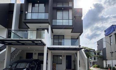 Disewakan Rumah Pik Mewah Brand New Full Furnish