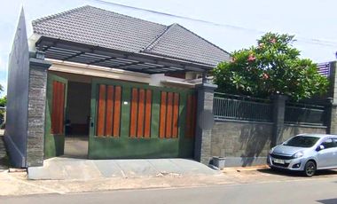 Rumah Mewah Private Pool  Furnished Sumber Banjarsari Solo