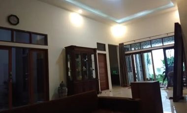 RUMAH MEWAH STRATEGIS EKONOMIS DI JAPUNAN MERTOYUDAN