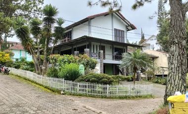 Jual Villa LUAS CANTIK MURAH di dekat Wisata Cisarua Lembang Bandung